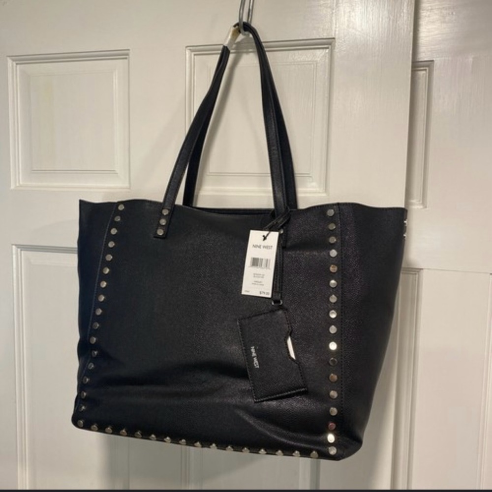 I am searching for this tote. Thanks!